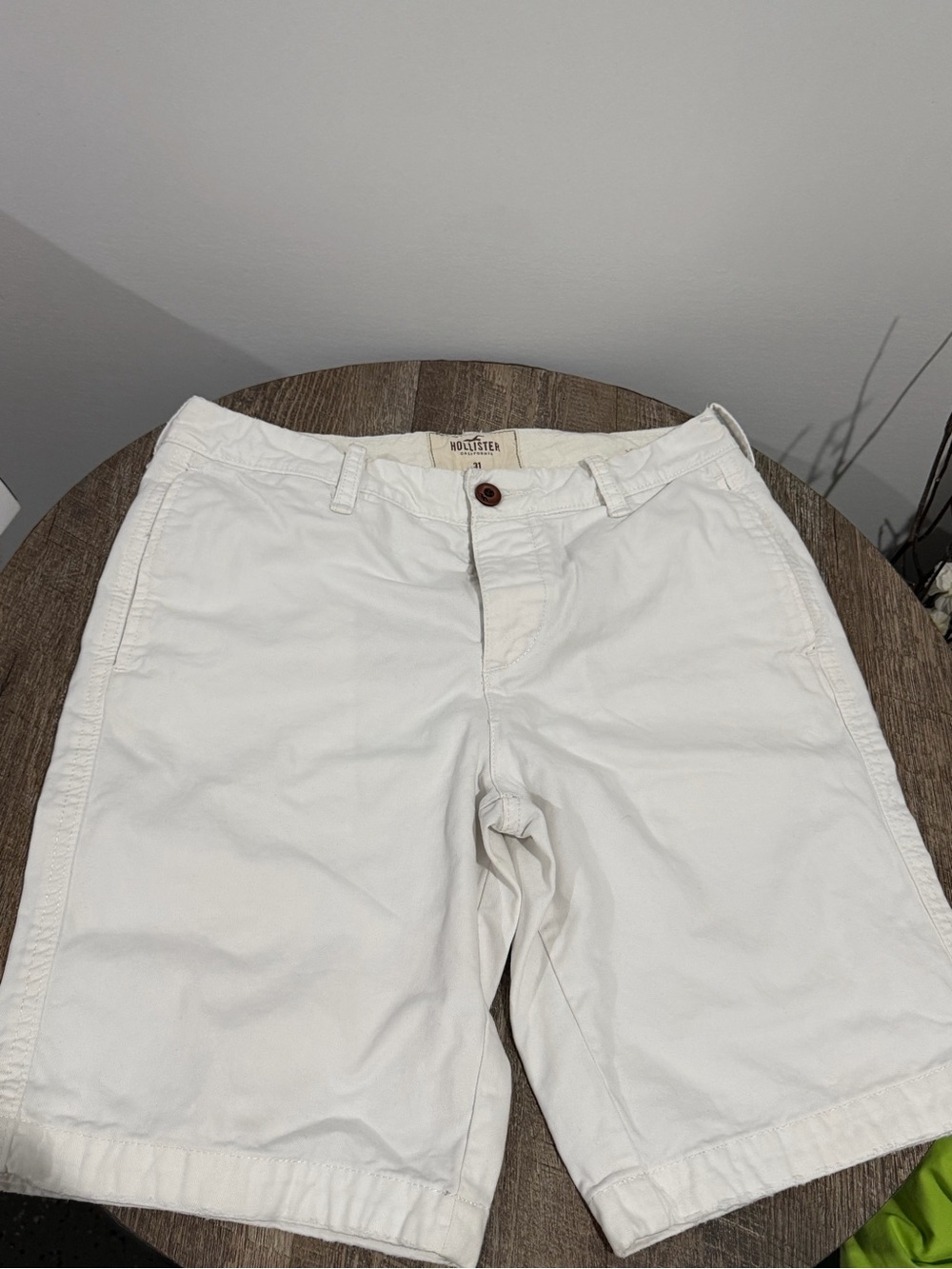 Hollister Men's Cream Cotton Chino Shorts